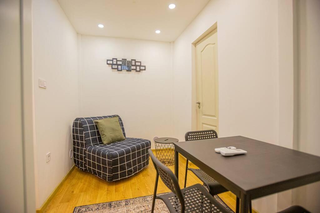 Cute Gallery Flat In Dob Str, Mars, Budapest