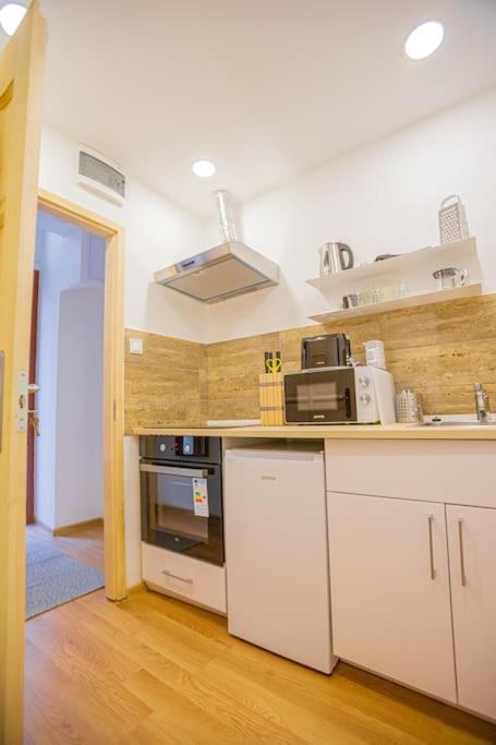 Cute Gallery Flat In Dob Str, Mars — Photos 2