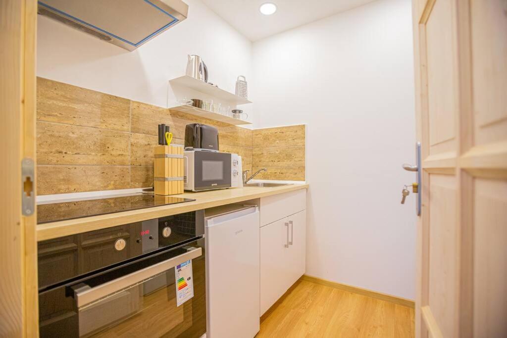 Cute Gallery Flat In Dob Str, Mars — Photos 1